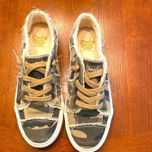 Camo Blowfish slip on shoes